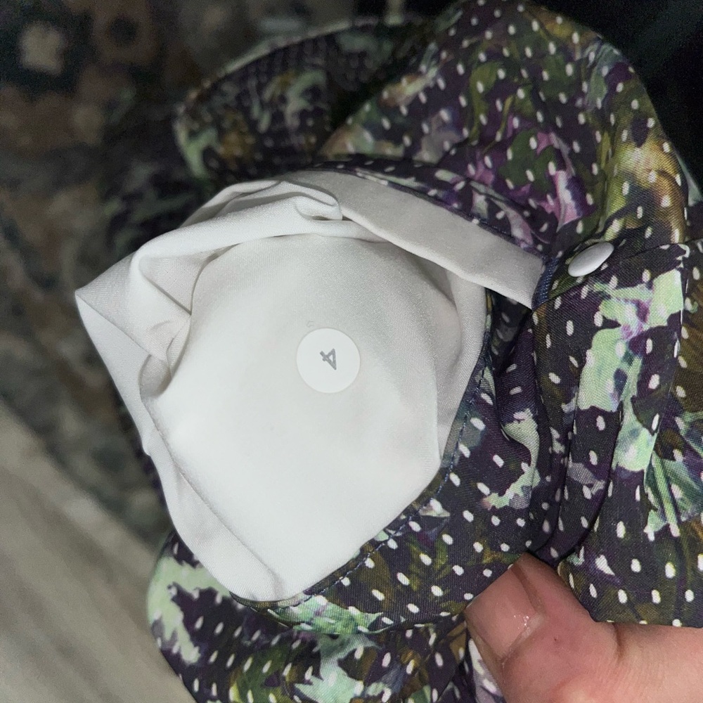 Lululemon - Picture 3 of 4